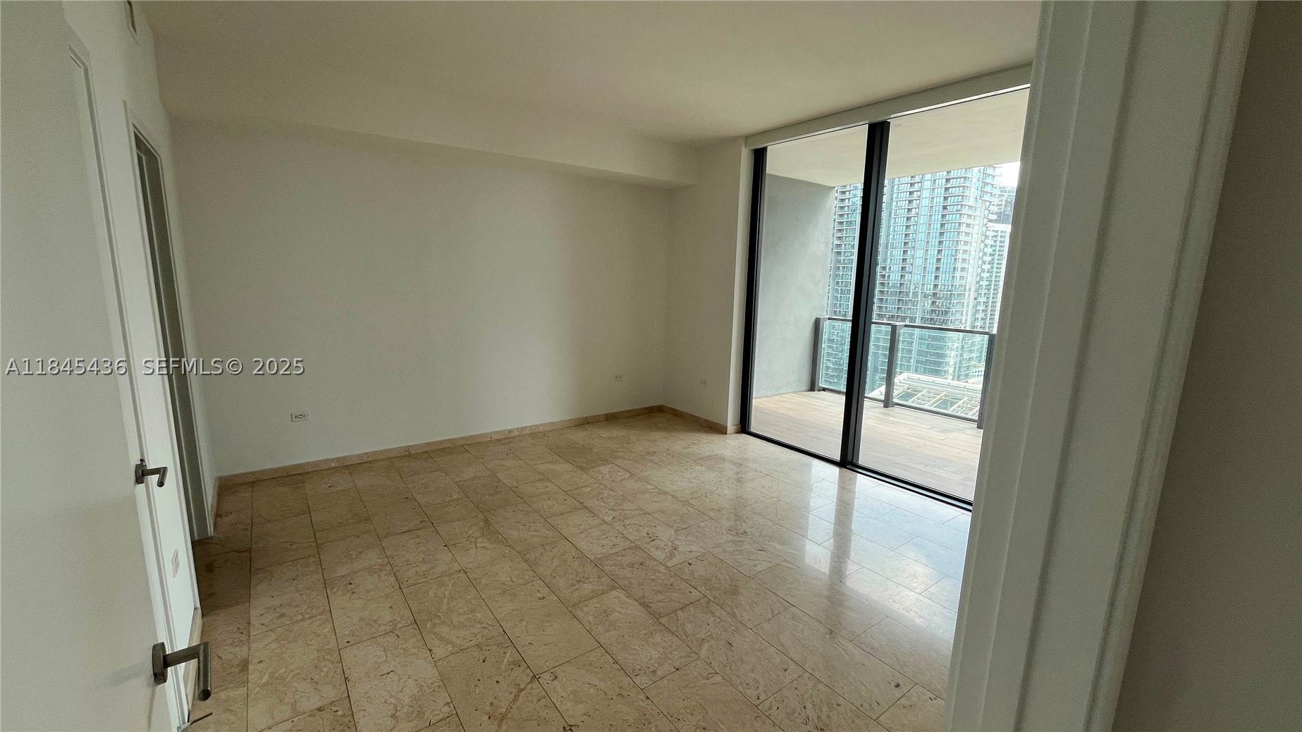 88 SW 7th St #2603, Miami FL 33130