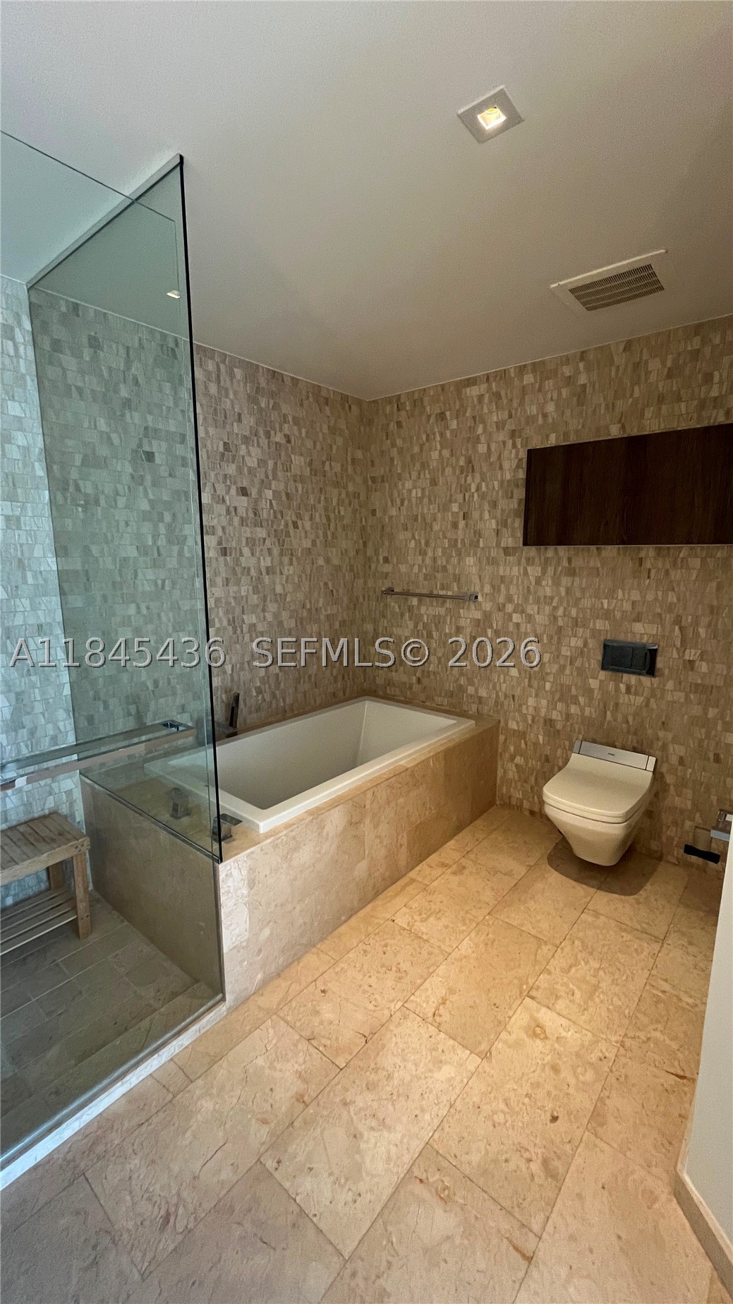 88 SW 7th St #2603, Miami FL 33130