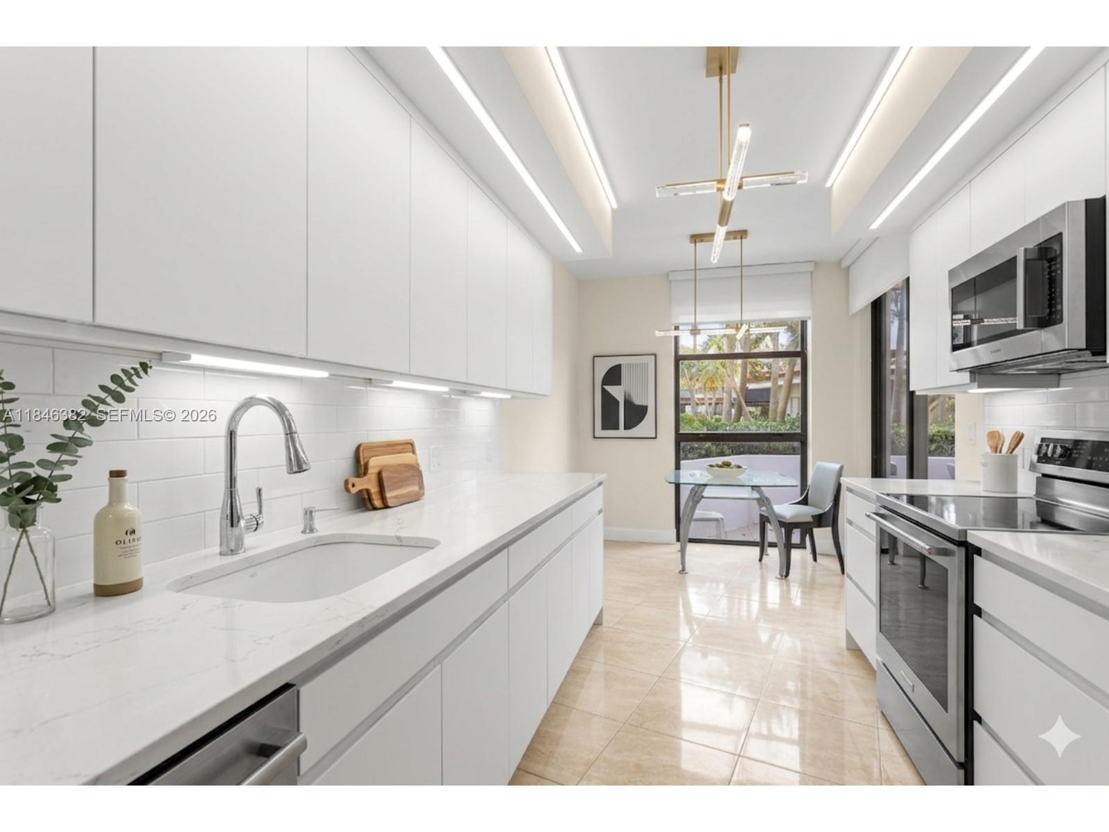 20281 E Country Club Dr #207, Aventura FL 33180