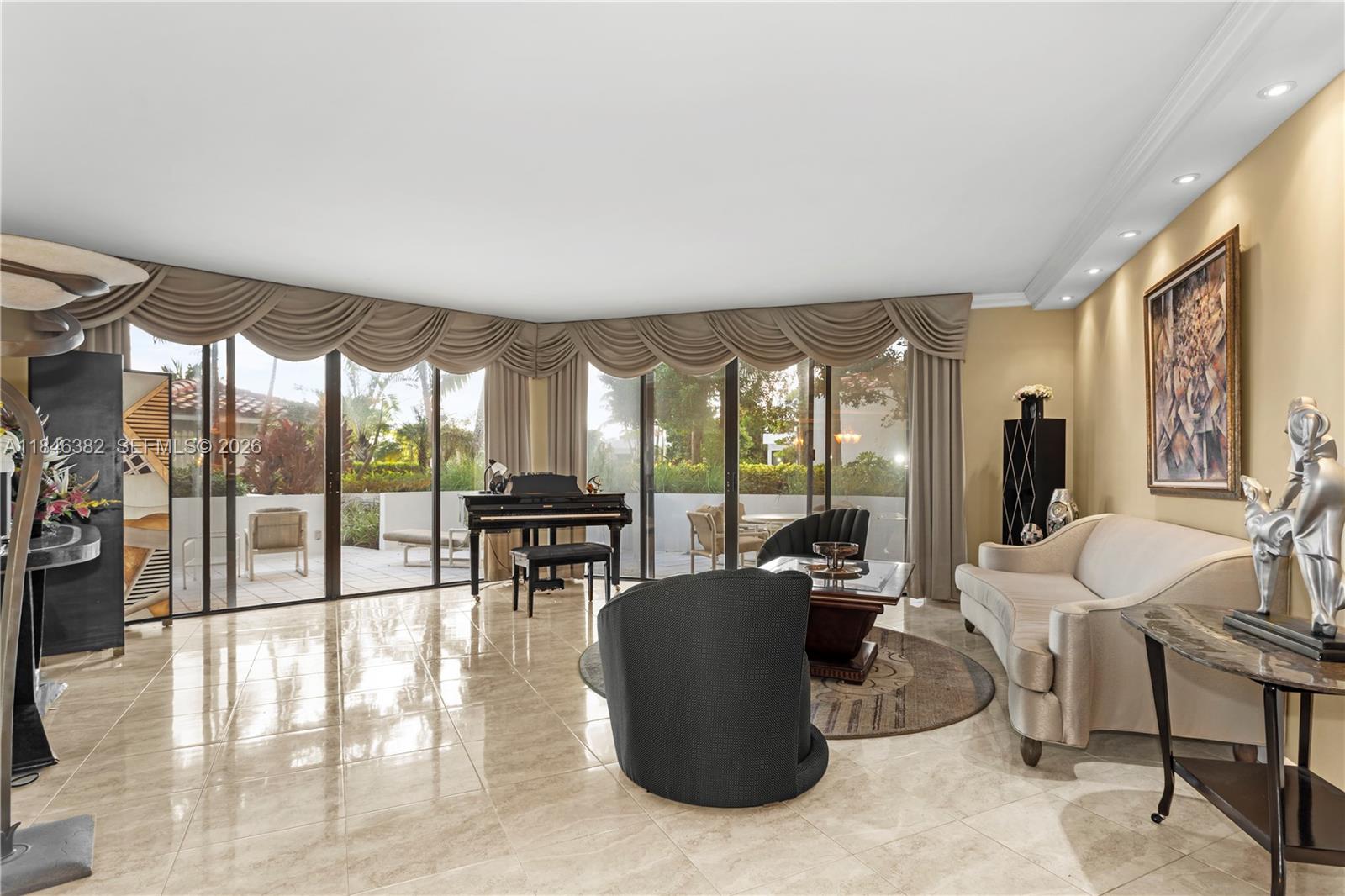 20281 E Country Club Dr #207, Aventura FL 33180