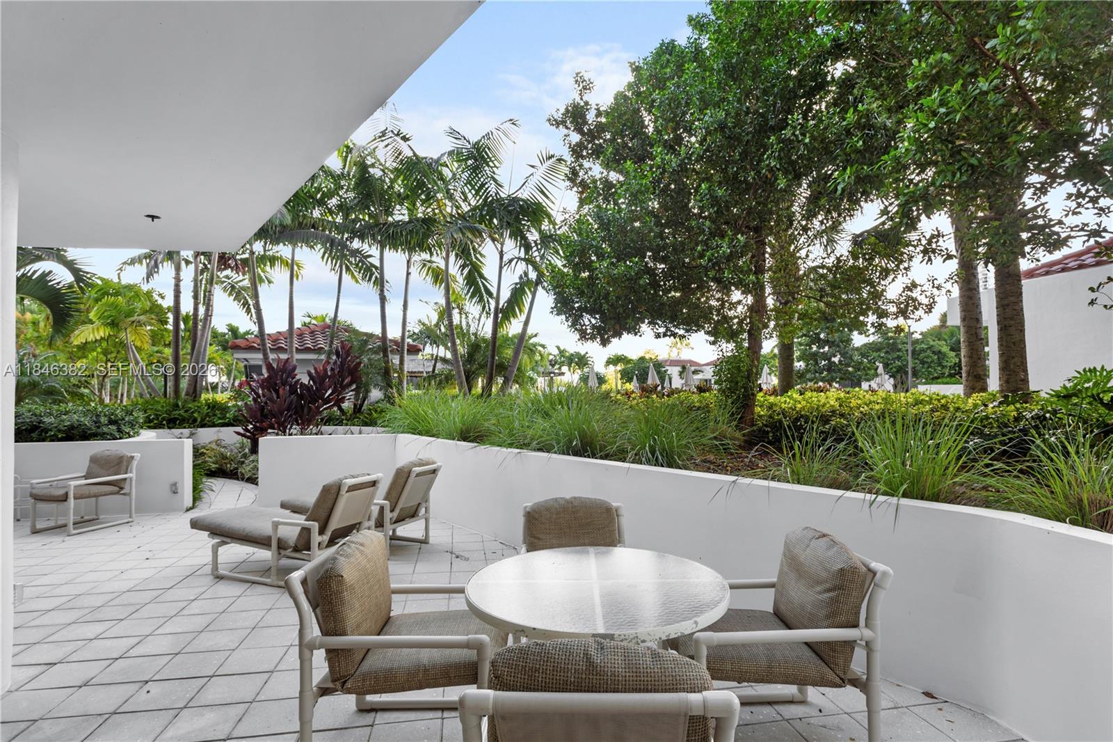 20281 E Country Club Dr #207, Aventura FL 33180