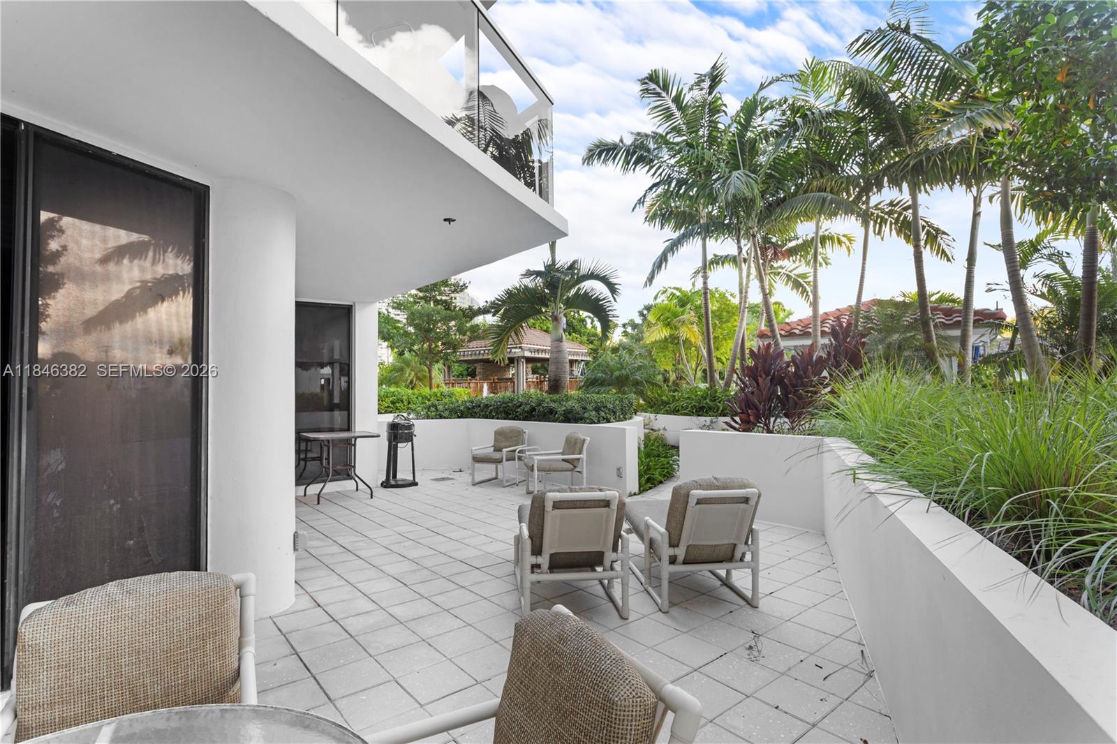 20281 E Country Club Dr #207, Aventura FL 33180