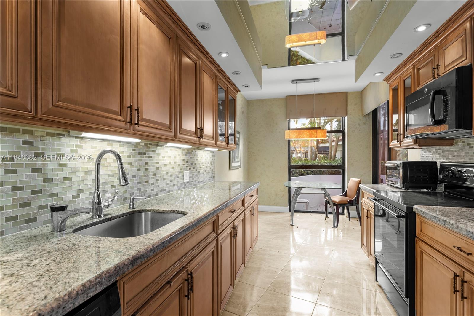 20281 E Country Club Dr #207, Aventura FL 33180