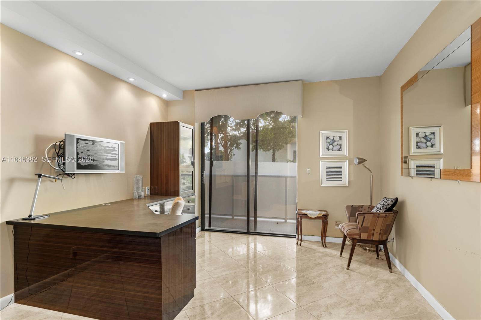 20281 E Country Club Dr #207, Aventura FL 33180