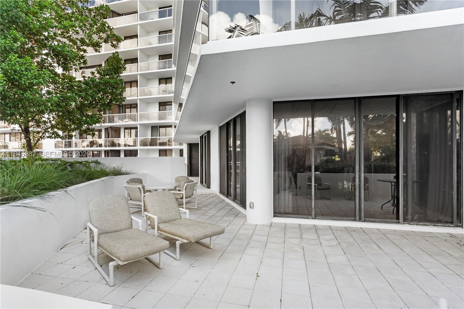 20281 E Country Club Dr #207, Aventura FL 33180