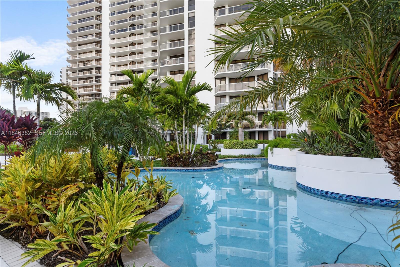 20281 E Country Club Dr #207, Aventura FL 33180