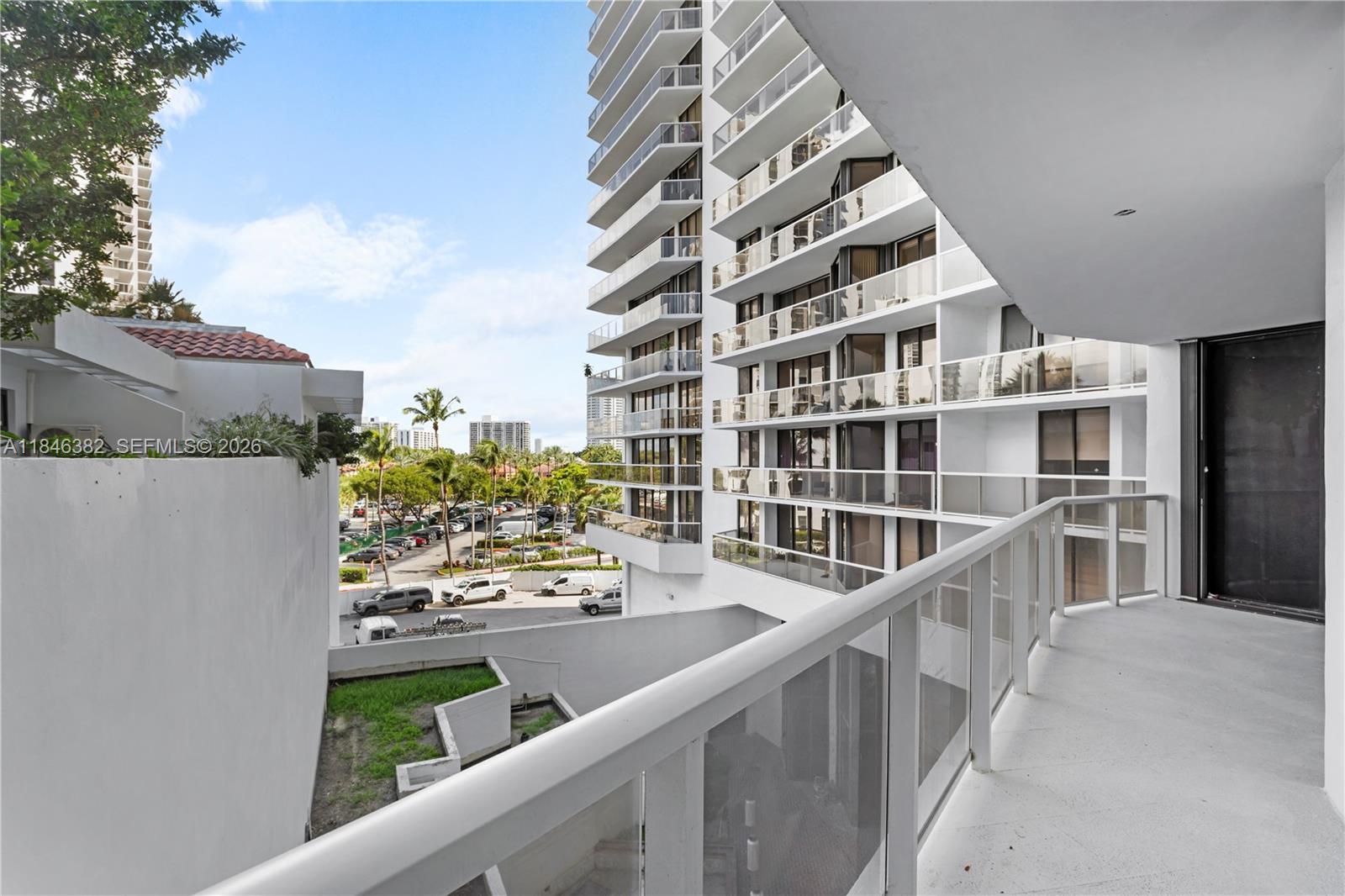 20281 E Country Club Dr #207, Aventura FL 33180