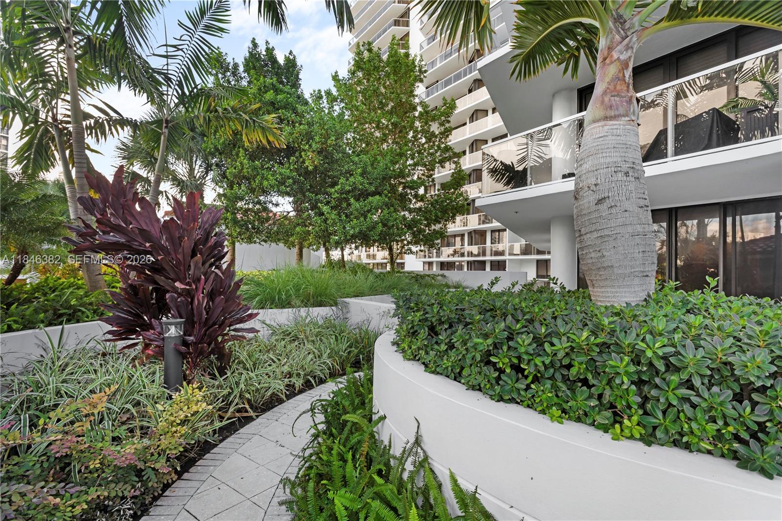 20281 E Country Club Dr #207, Aventura FL 33180