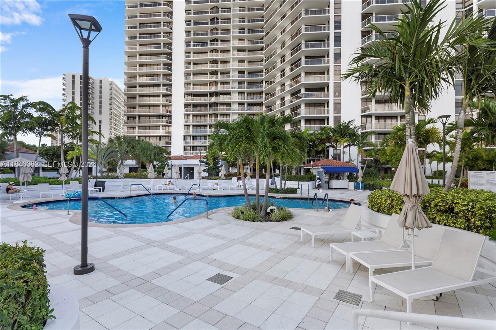 20281 E Country Club Dr #207, Aventura FL 33180