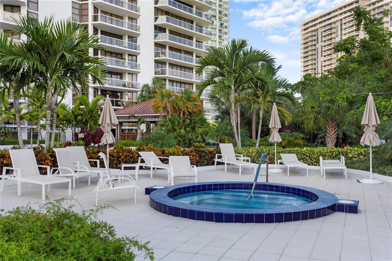 20281 E Country Club Dr #207, Aventura FL 33180