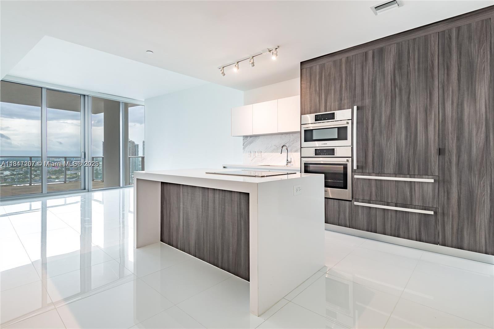 851 NE 1st Ave #2100, Miami FL 33132