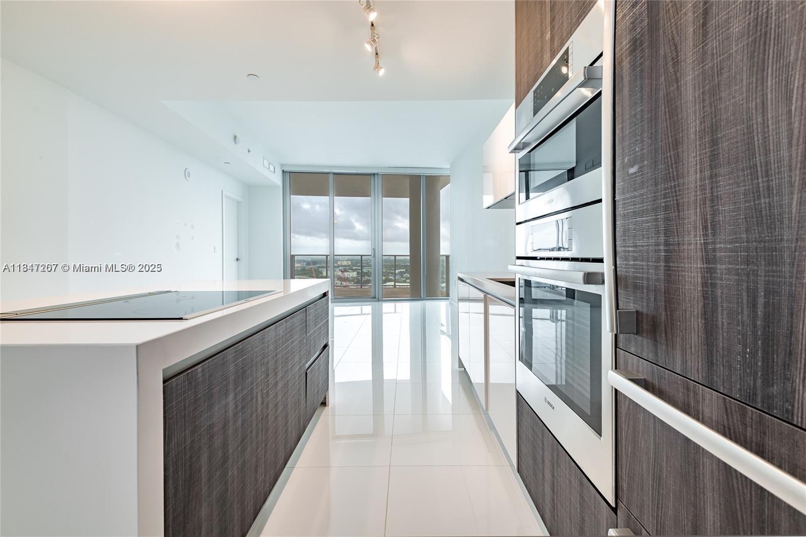 851 NE 1st Ave #2100, Miami FL 33132