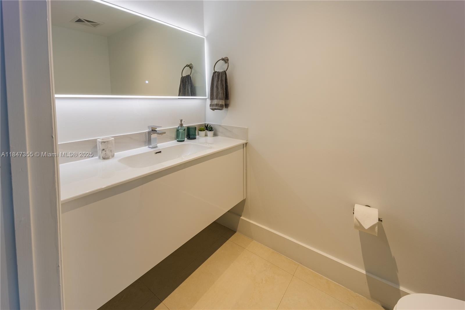60 SW 13th St #3222, Miami FL 33130