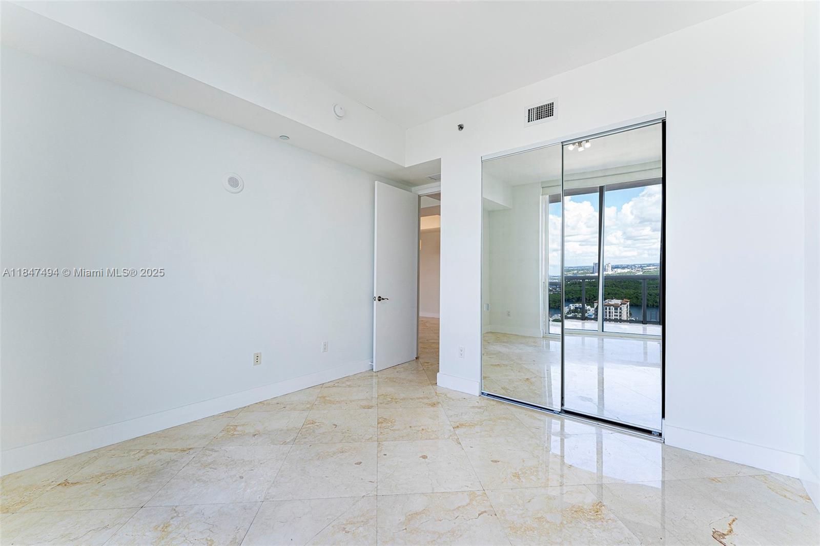 15901 Collins Ave #2805, Sunny Isles Beach FL 33160