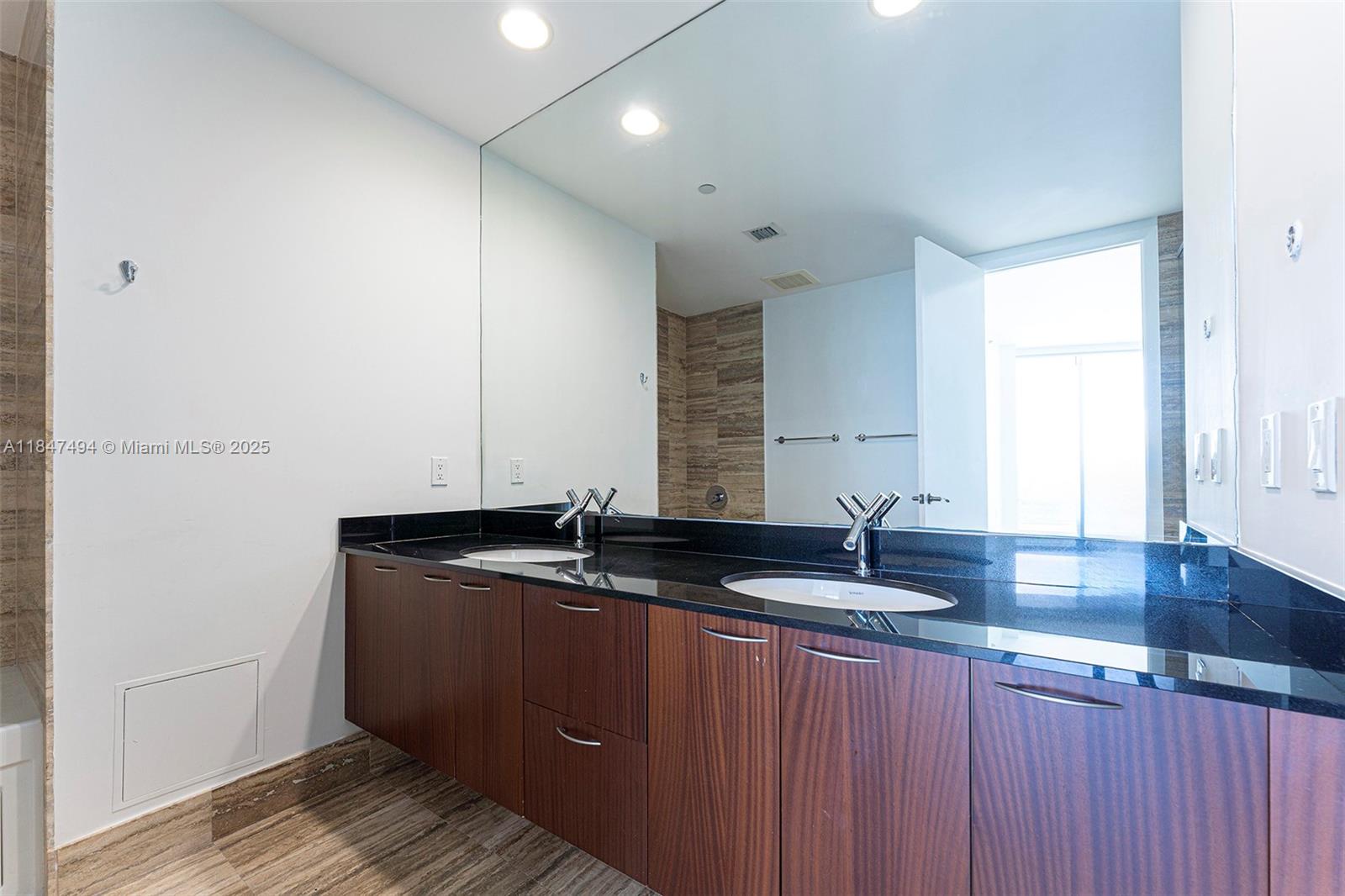 15901 Collins Ave #2805, Sunny Isles Beach FL 33160