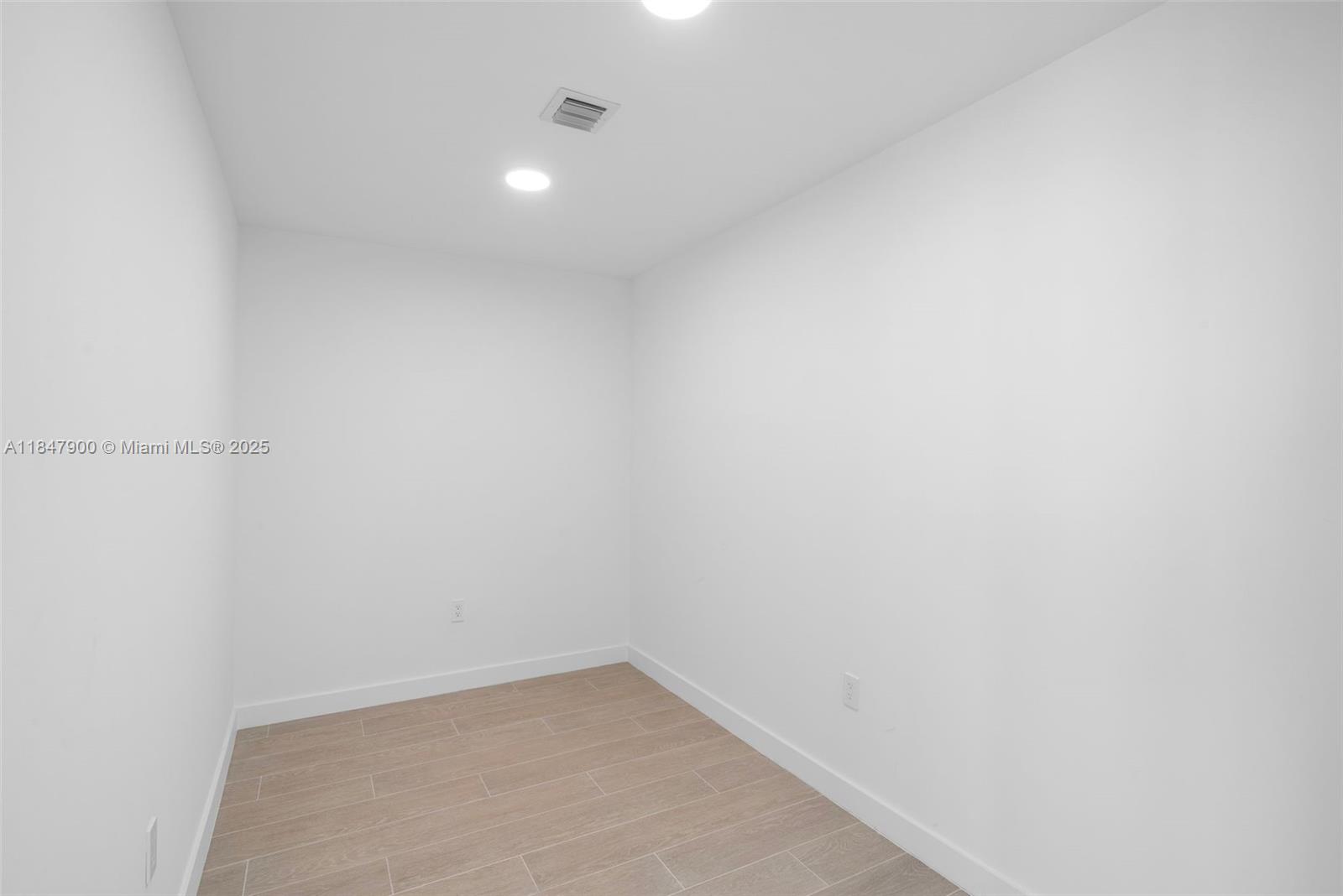 Miami Beach FL 33139 - A11847900