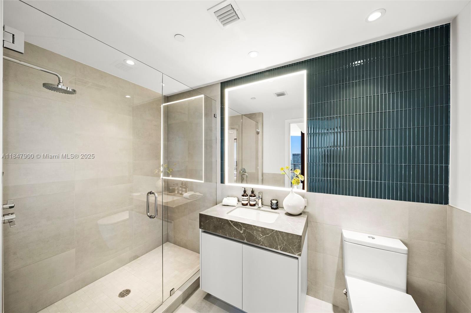 Miami Beach FL 33139 - A11847900