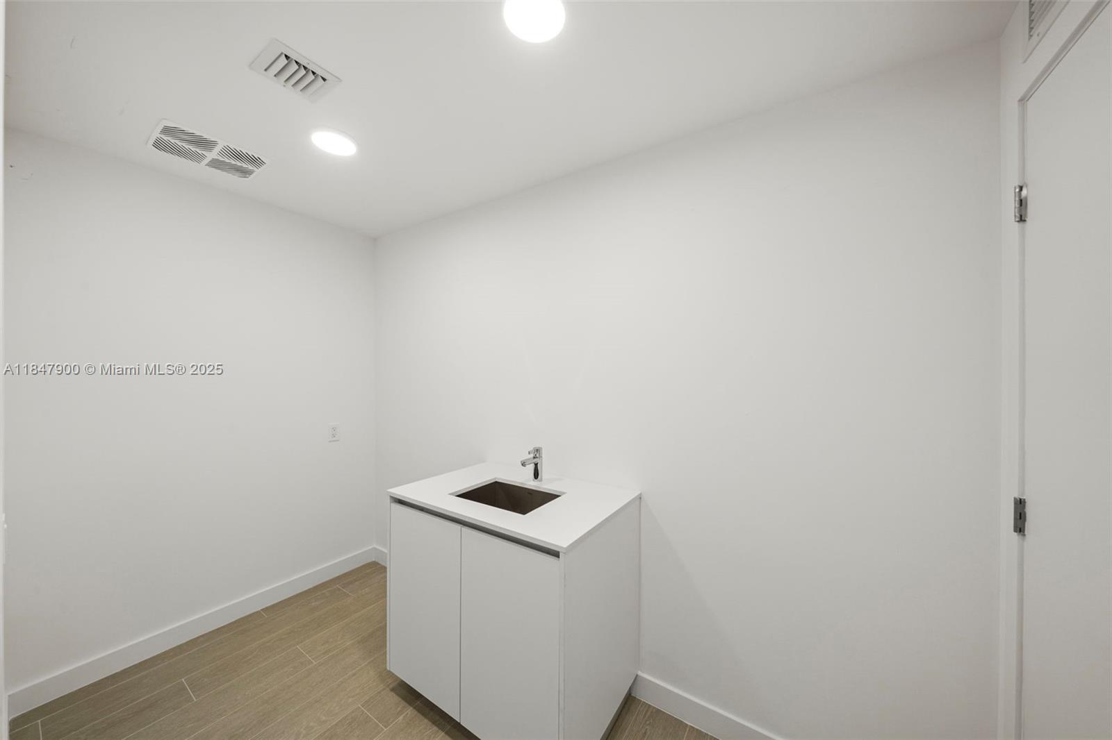 Miami Beach FL 33139 - A11847900