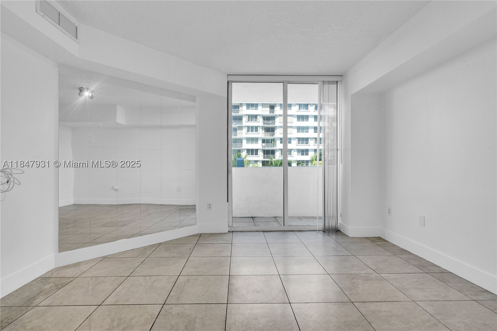 1881 79th St Cswy #404, North Bay Village FL 33141