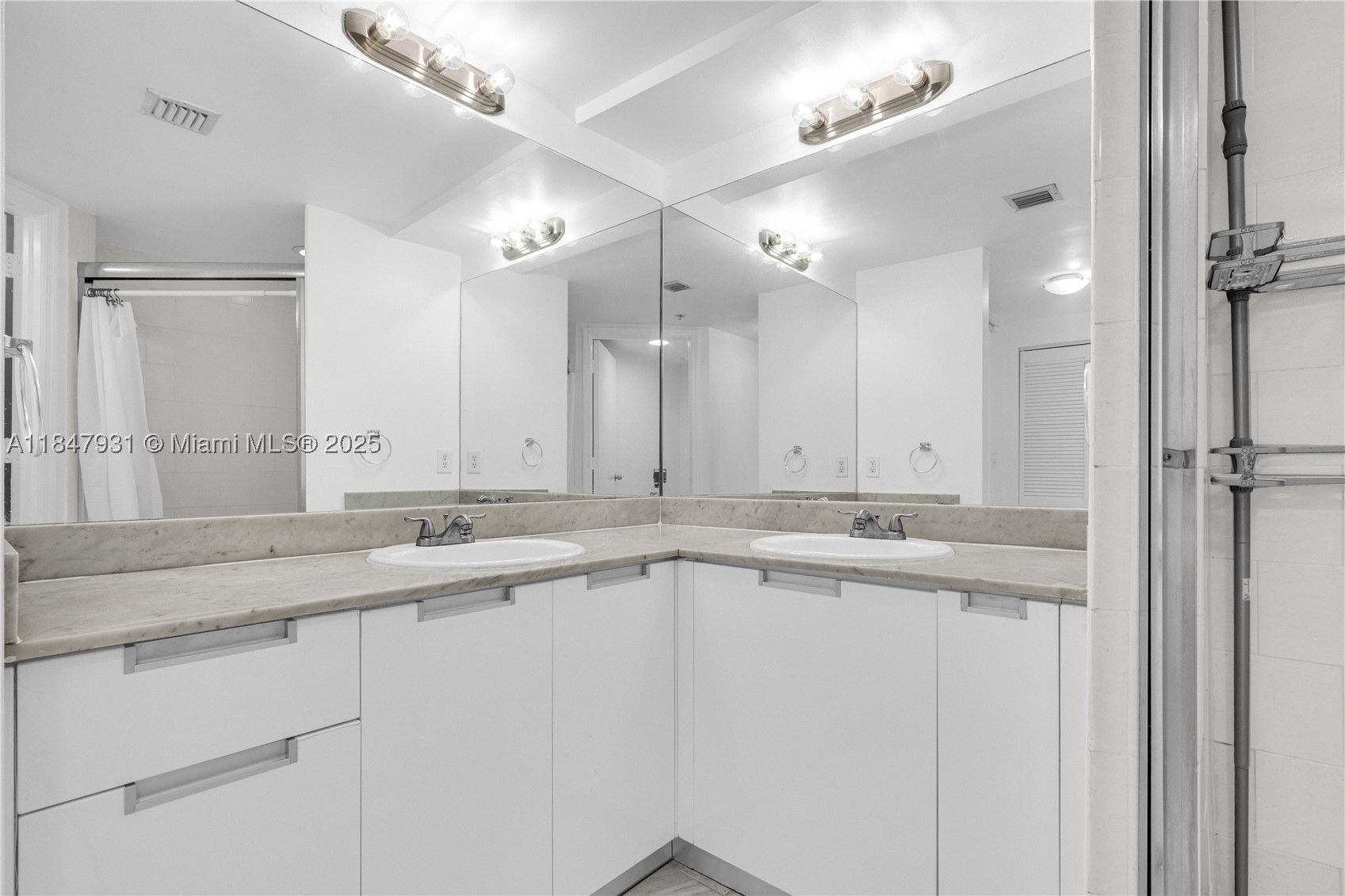 1881 79th St Cswy #404, North Bay Village FL 33141