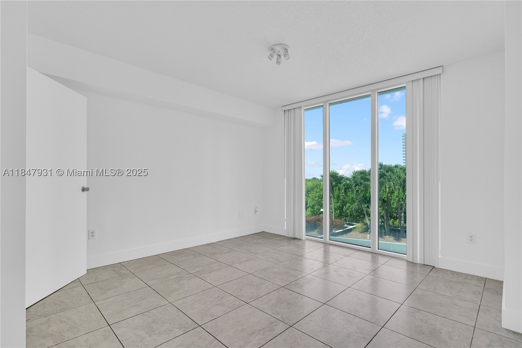 1881 79th St Cswy #404, North Bay Village FL 33141