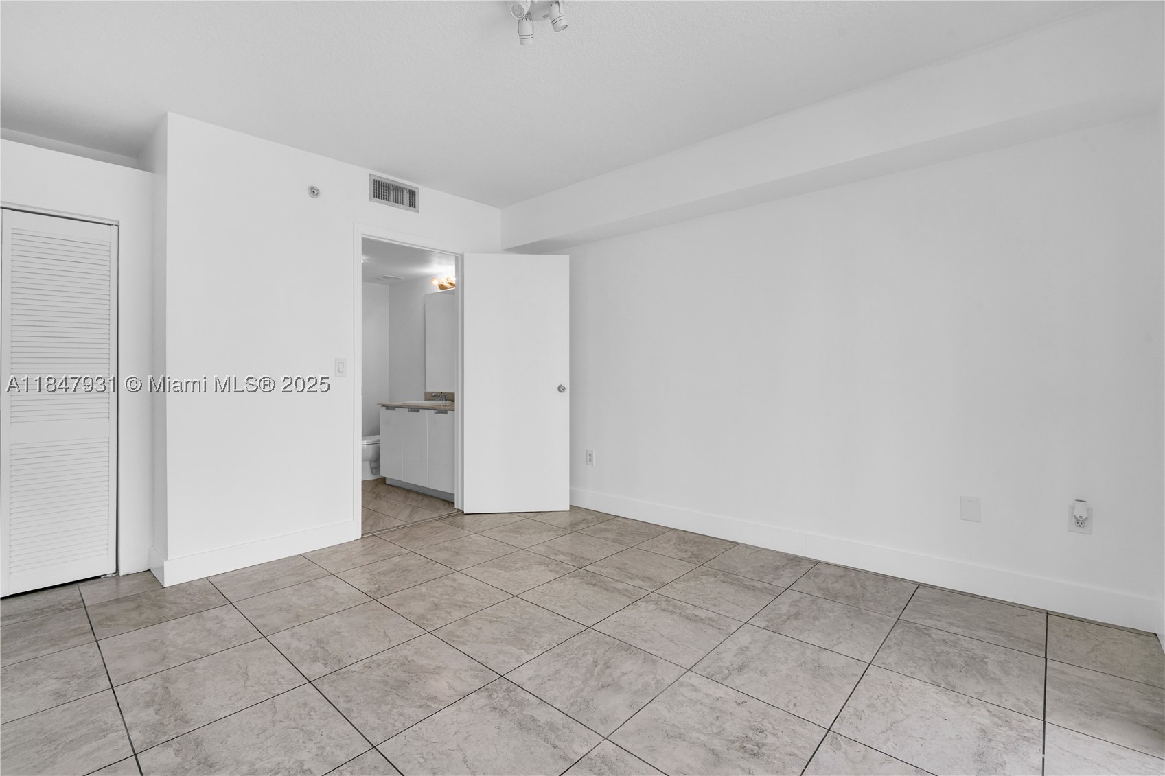 1881 79th St Cswy #404, North Bay Village FL 33141