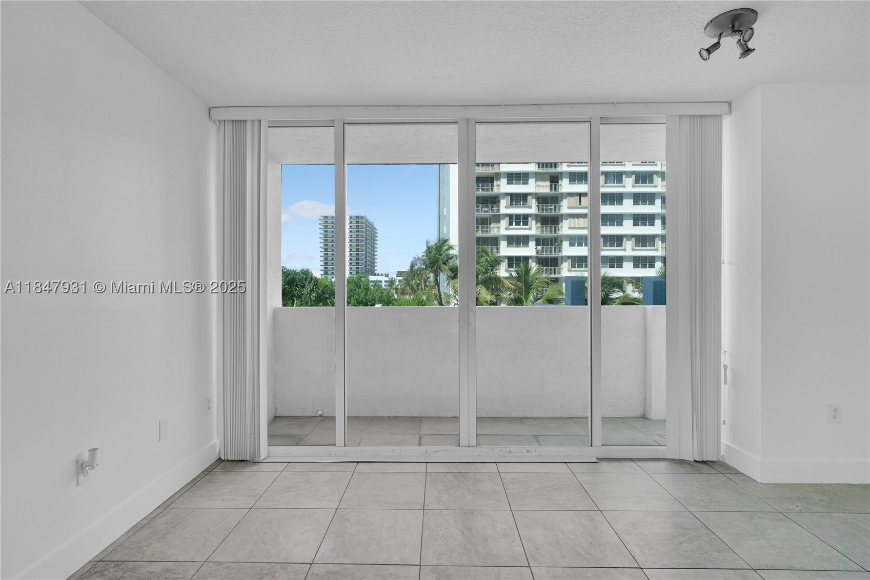 1881 79th St Cswy #404, North Bay Village FL 33141