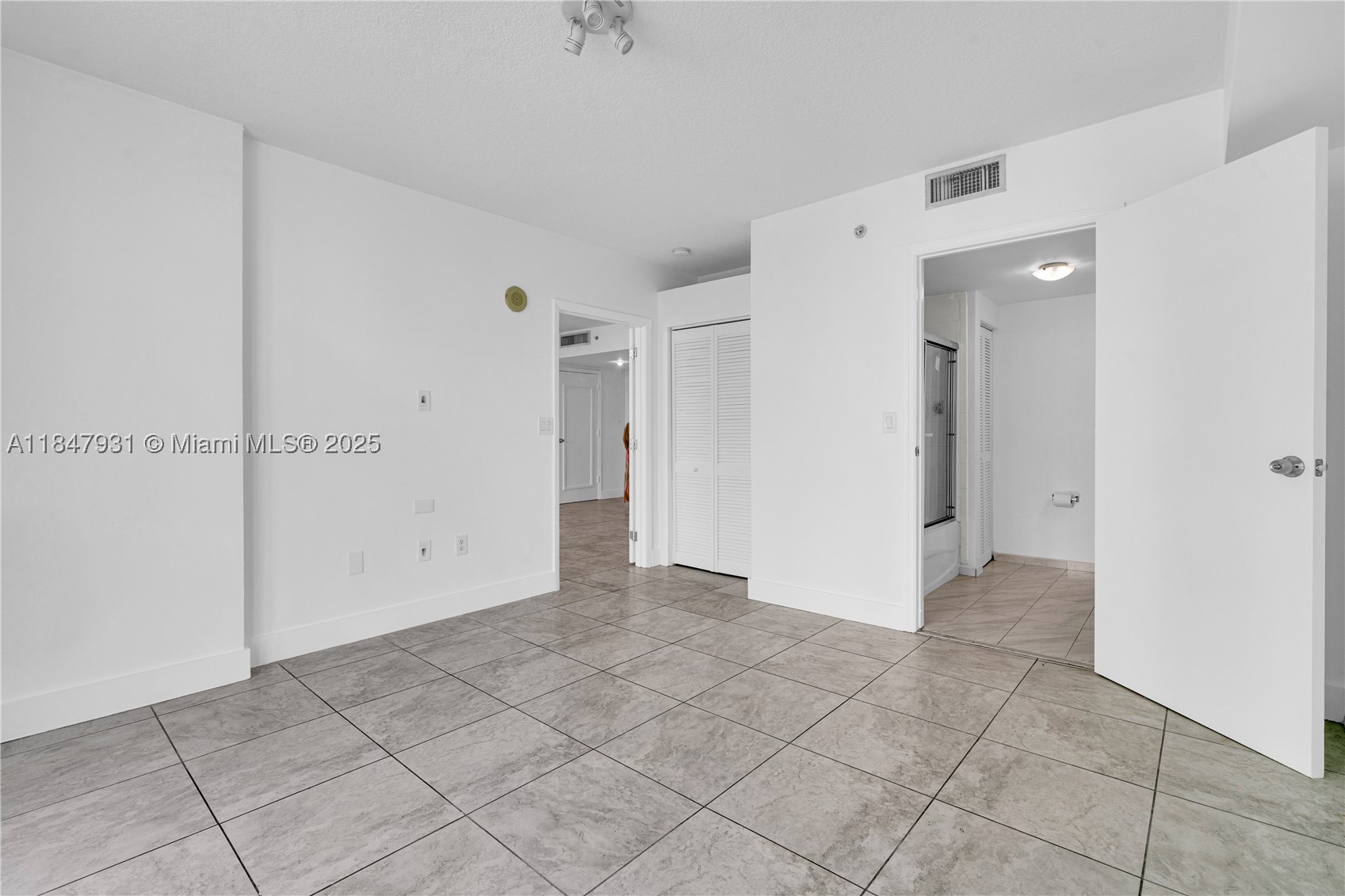 1881 79th St Cswy #404, North Bay Village FL 33141