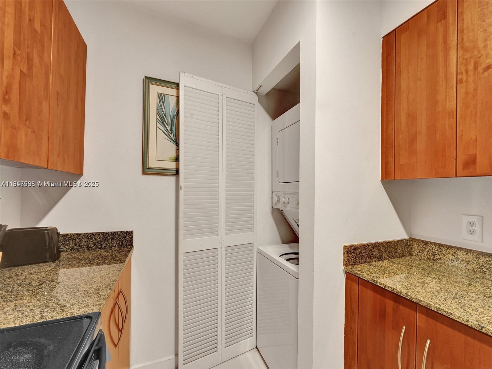 1200 Brickell Bay Dr #3309, Miami FL 33131