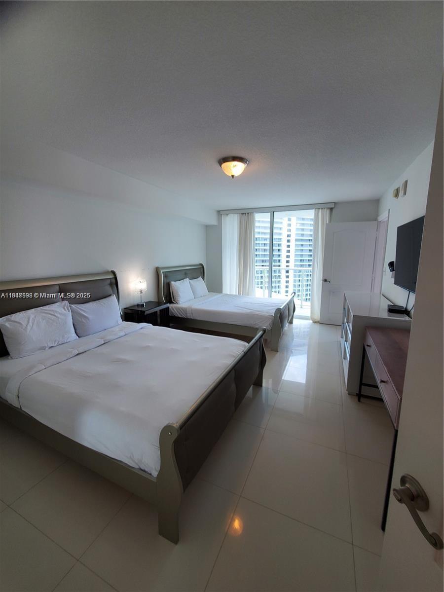 1200 Brickell Bay Dr #3309, Miami FL 33131