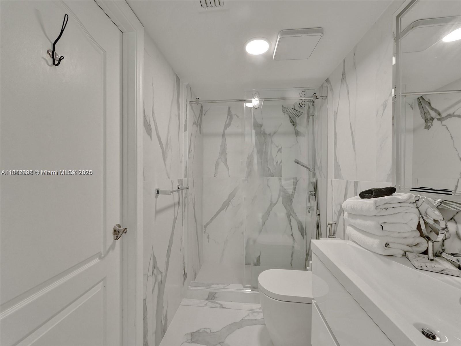 1200 Brickell Bay Dr #3309, Miami FL 33131