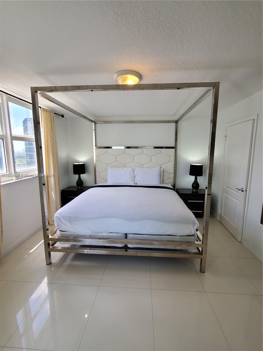 1200 Brickell Bay Dr #3309, Miami FL 33131