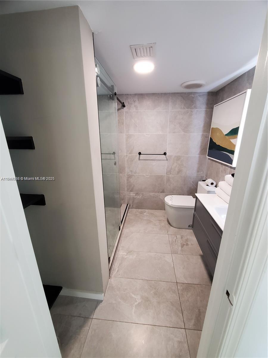 1200 Brickell Bay Dr #3309, Miami FL 33131