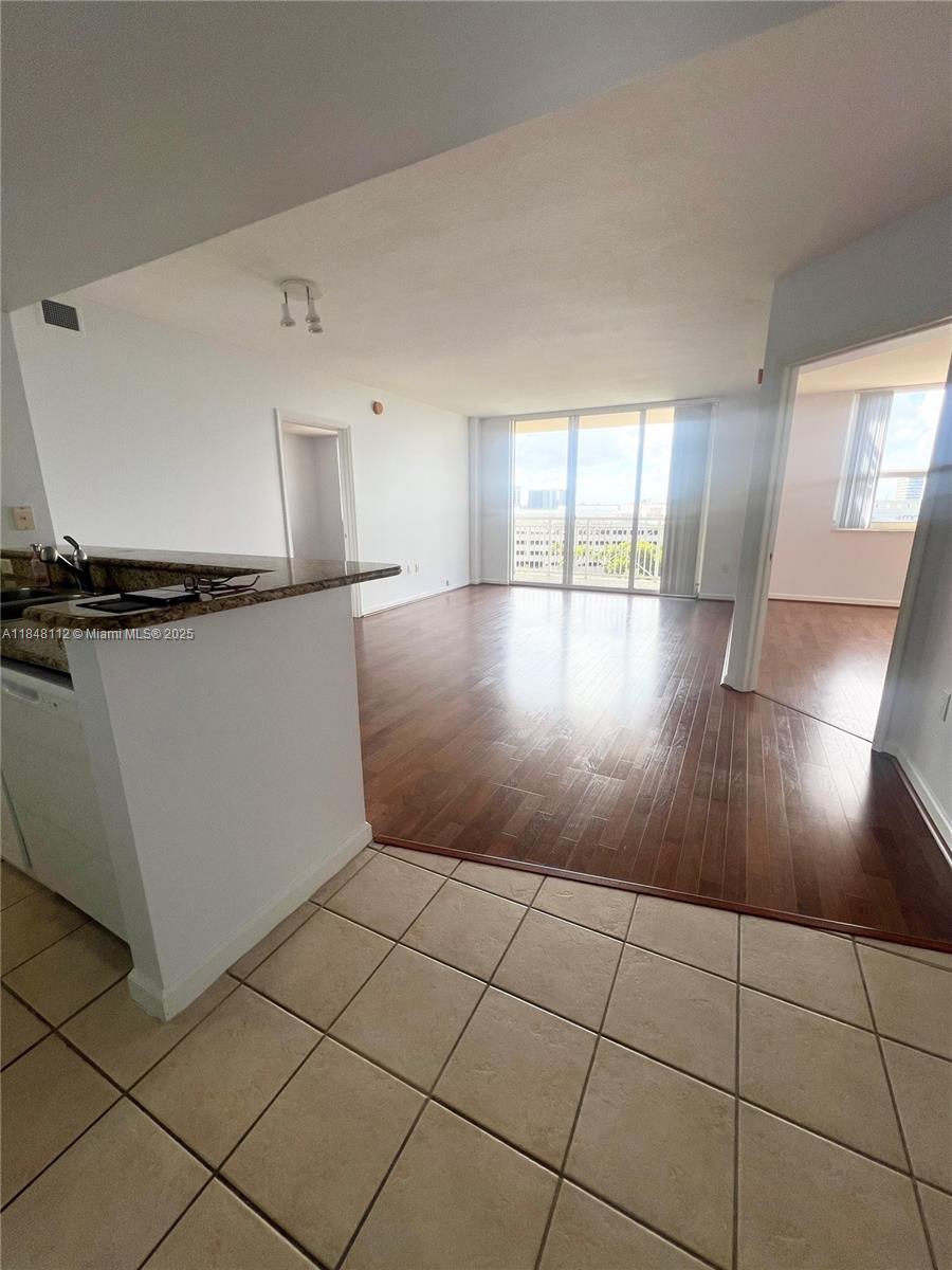 19501 W COUNTRY CLUB DR #712, Aventura FL 33180