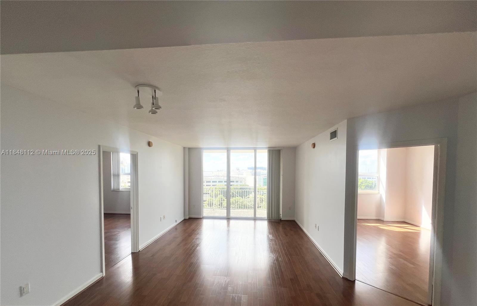 19501 W COUNTRY CLUB DR #712, Aventura FL 33180