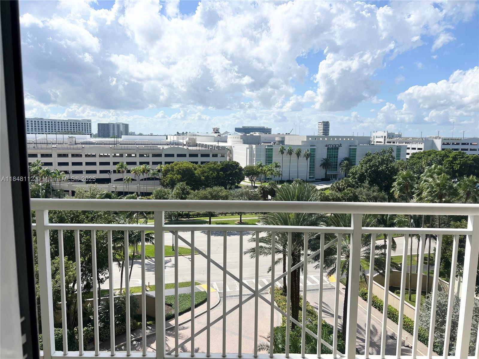 19501 W COUNTRY CLUB DR #712, Aventura FL 33180