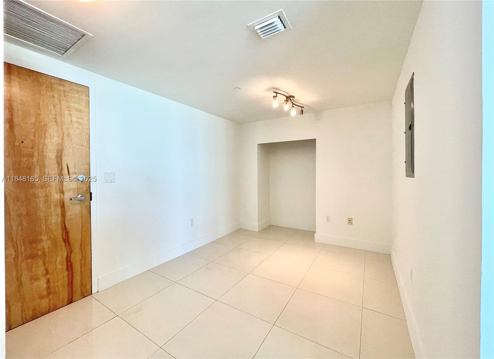 350 S Miami Ave #3405, Miami FL 33130