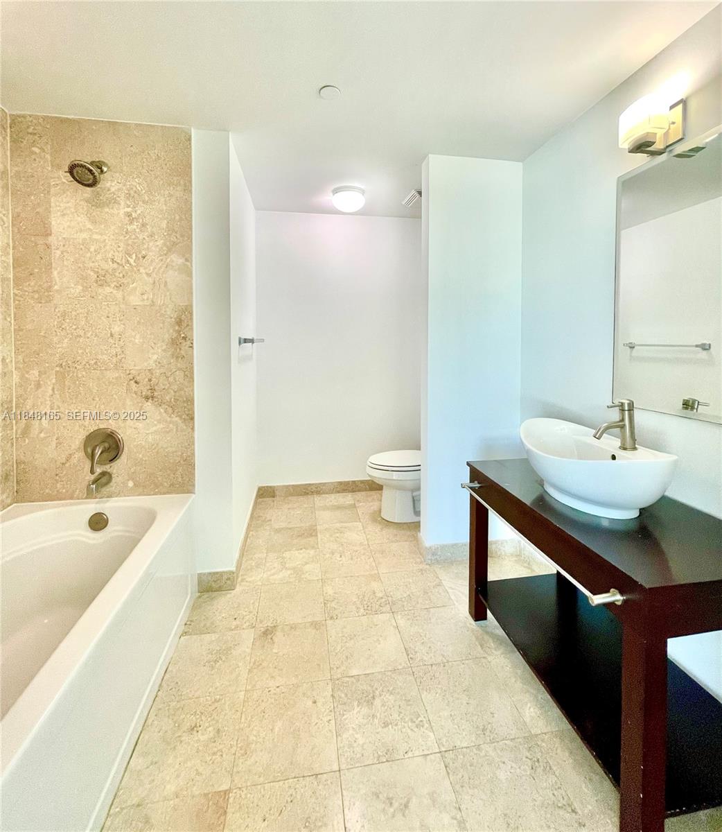 350 S Miami Ave #3405, Miami FL 33130