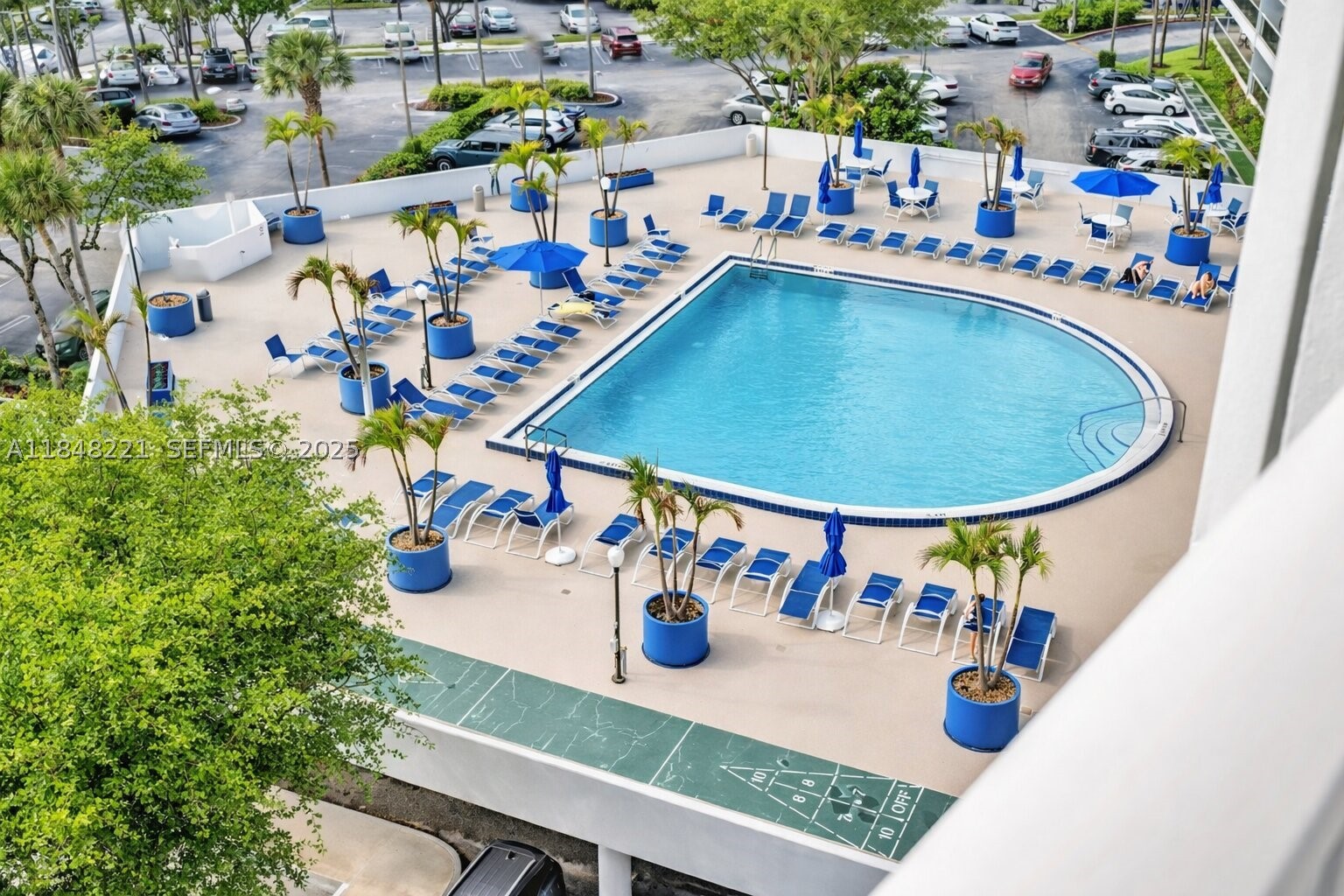 3701 N Country Club Dr #204, Aventura FL 33180