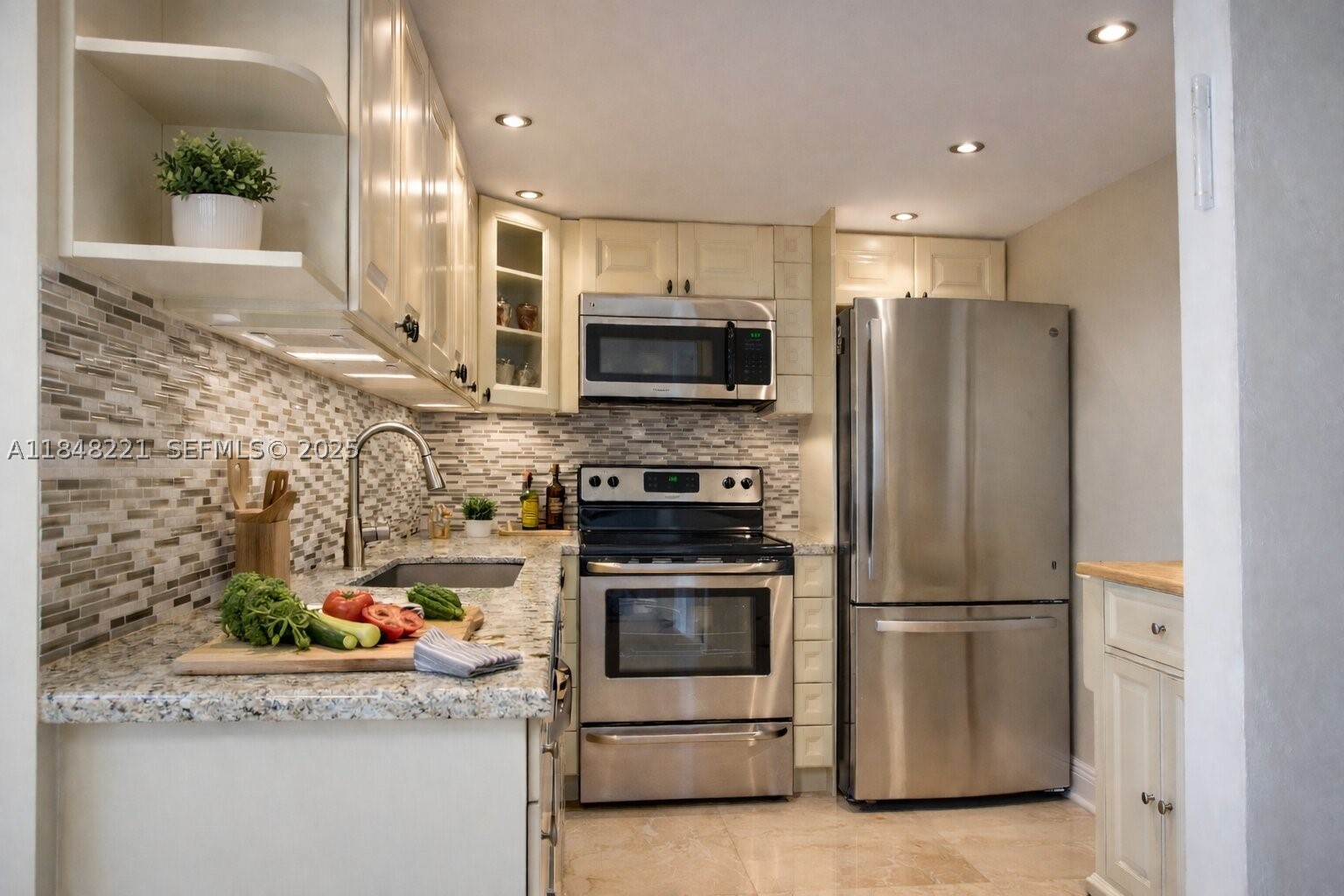 3701 N Country Club Dr #204, Aventura FL 33180
