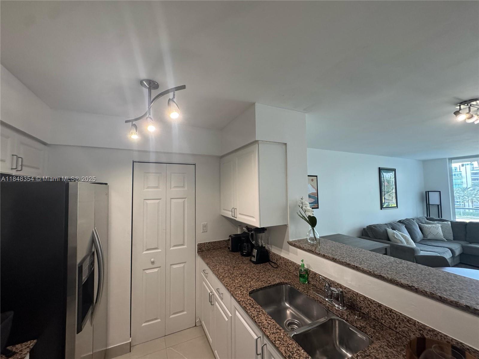 1155 Brickell Bay Dr #307, Miami FL 33131