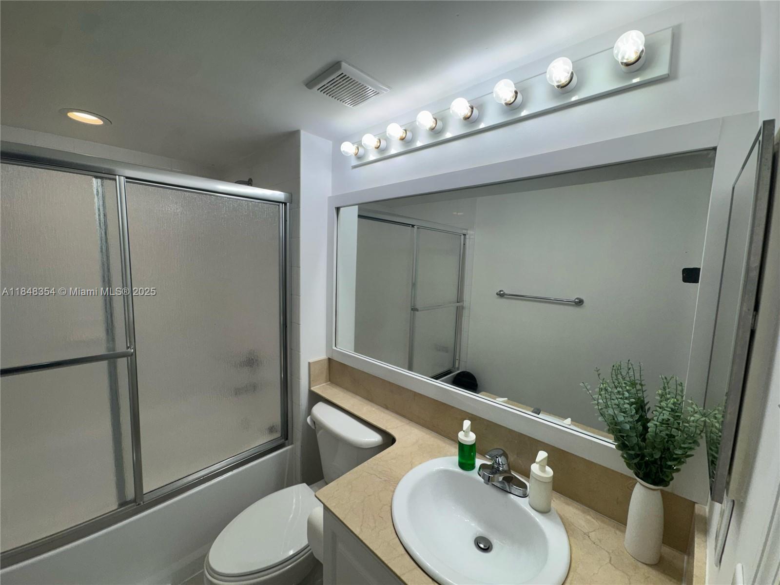 1155 Brickell Bay Dr #307, Miami FL 33131
