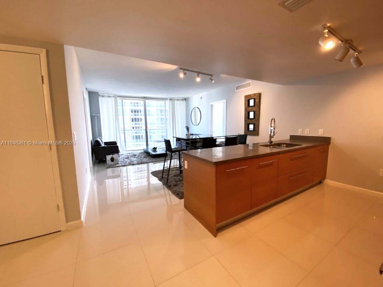 475 Brickell Ave #4409, Miami FL 33131