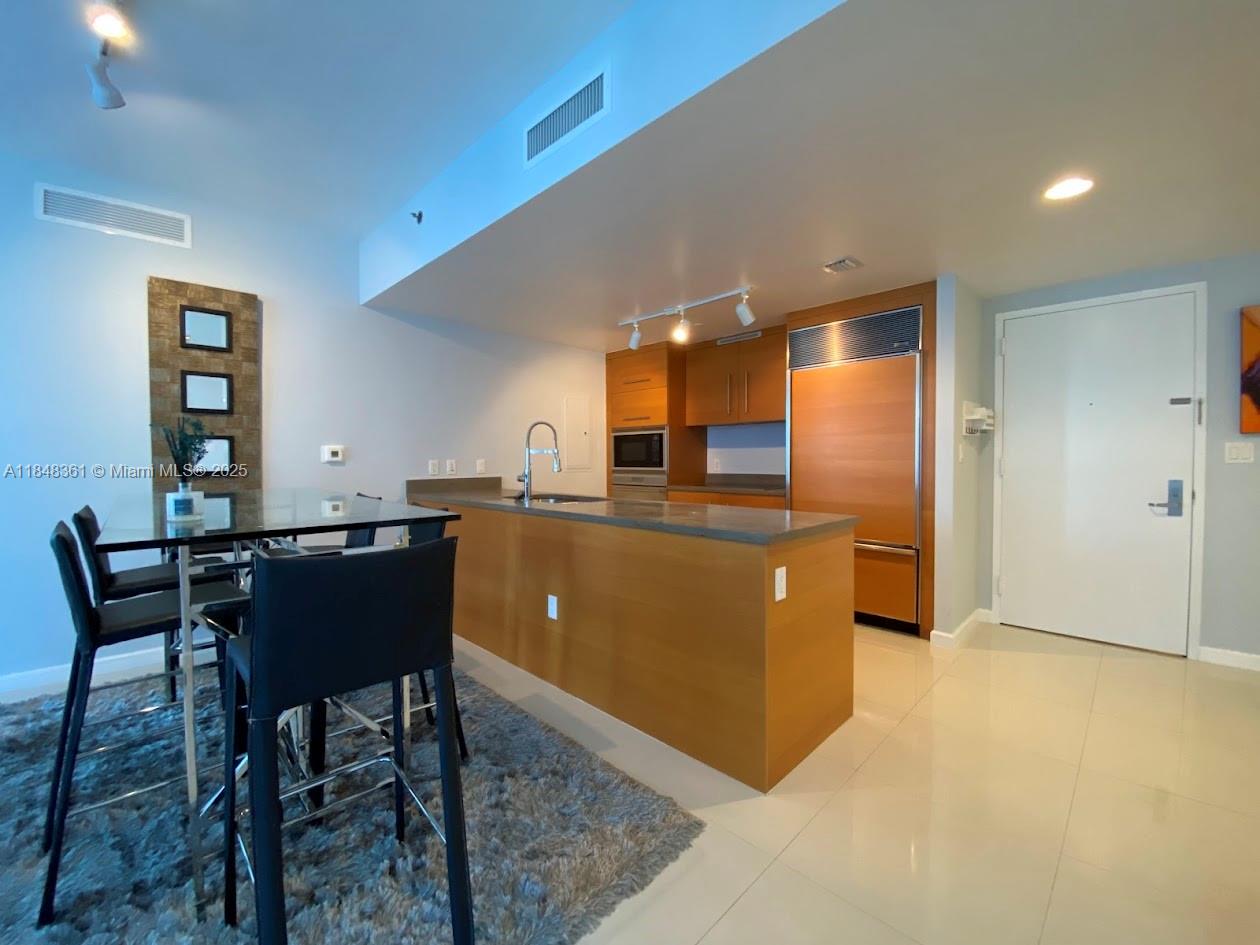 475 Brickell Ave #4409, Miami FL 33131