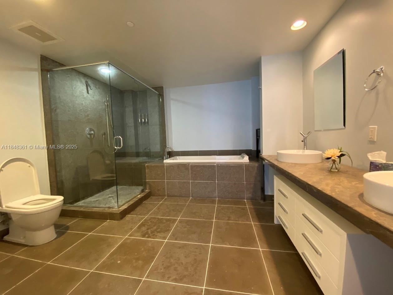 475 Brickell Ave #4409, Miami FL 33131