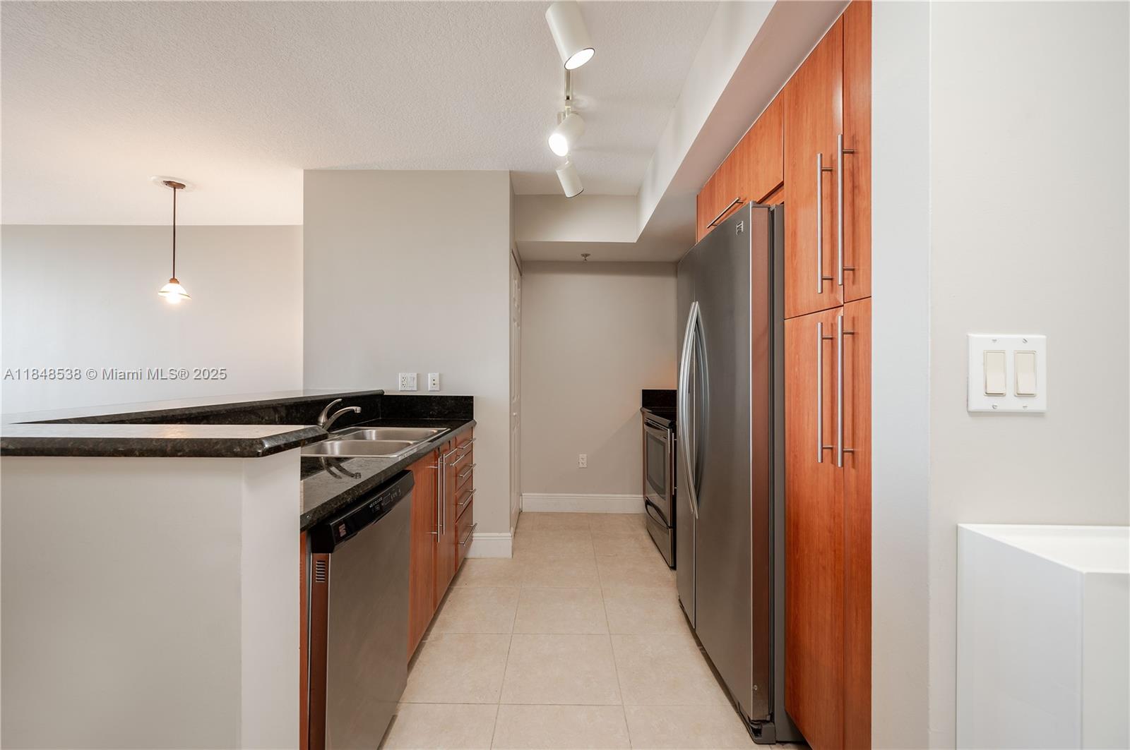 3232 SW 22nd Ter #1405, Miami FL 33145