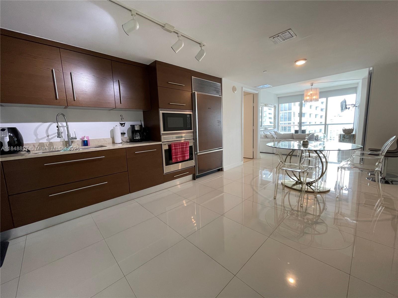 485 Brickell Ave #3711, Miami FL 33131