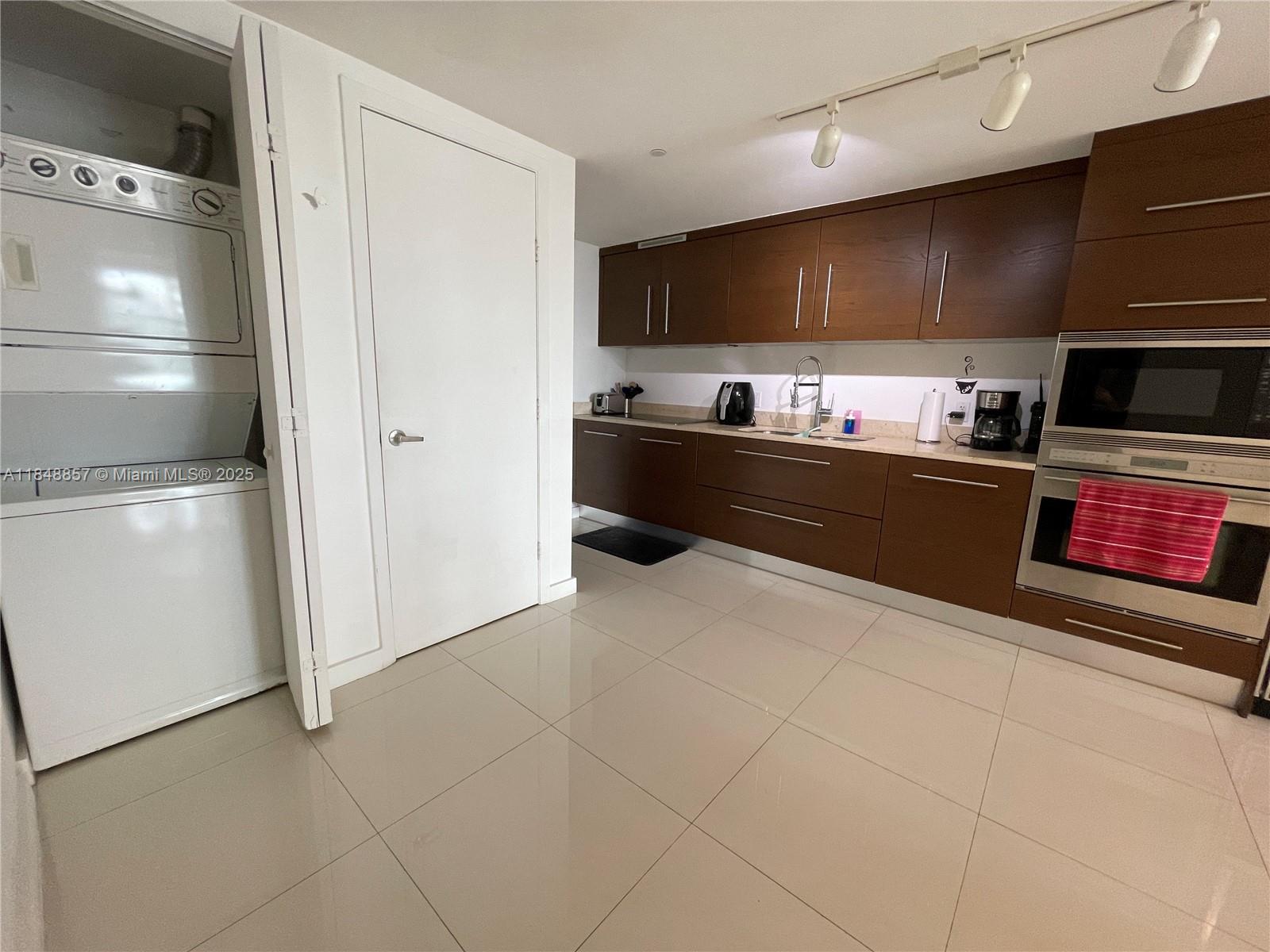 485 Brickell Ave #3711, Miami FL 33131