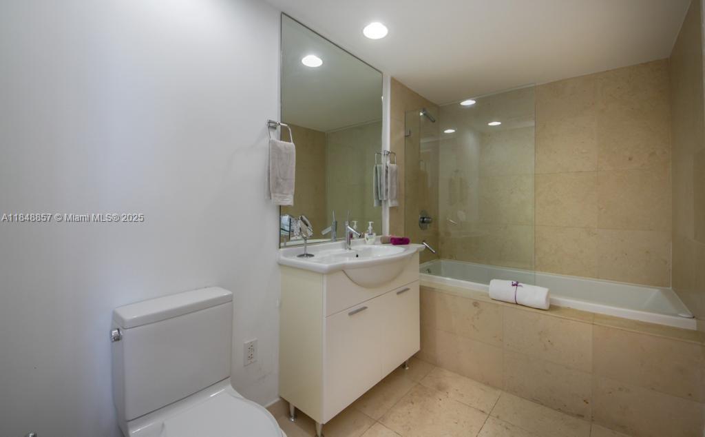 485 Brickell Ave #3711, Miami FL 33131