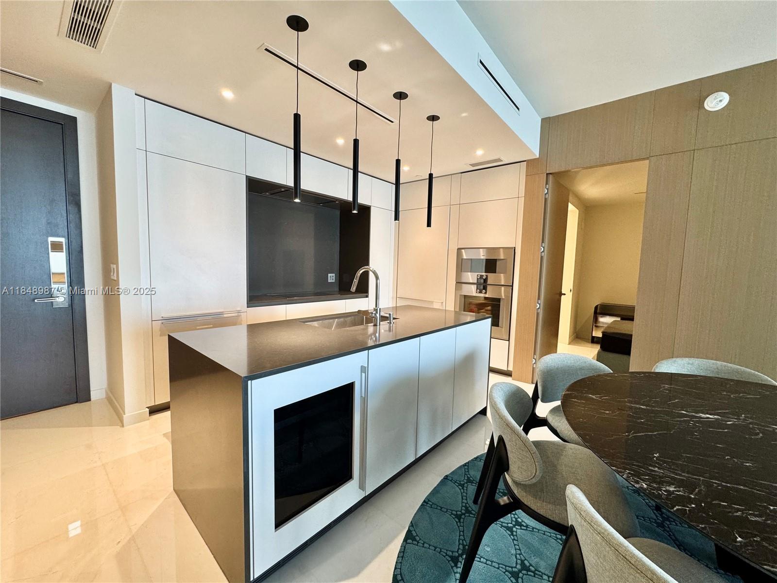 300 Biscayne Blvd Way #4705W, Miami FL 33131